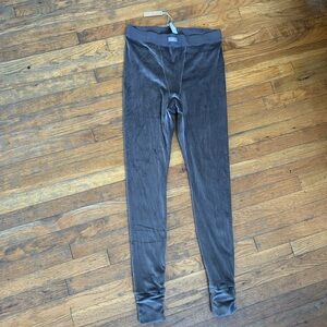 Women’s SKIMS velour leggings, size Large